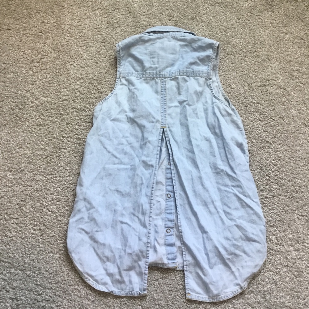 Cute top!! - Picture 2 of 2